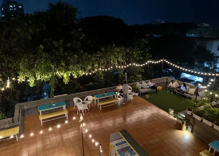Locomo Hostel Og - Stay Work Eat Mumbai