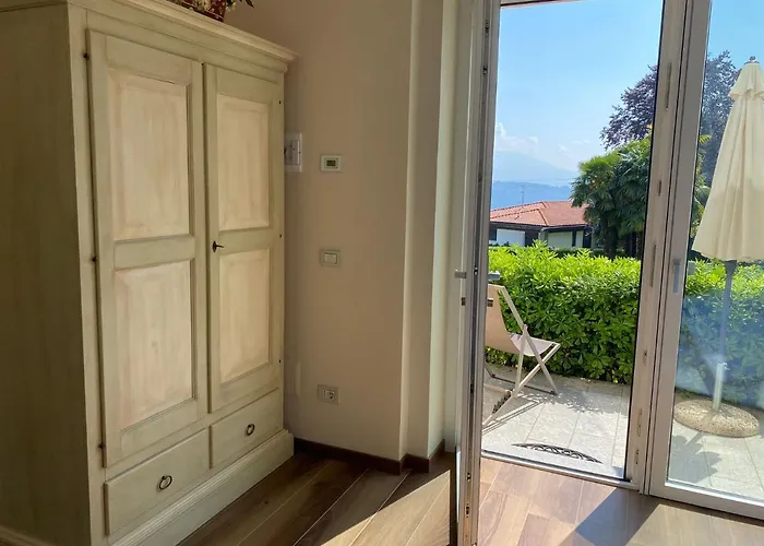 Villa Rubino Apartment con giardino e jacuzzi vista lago Stresa