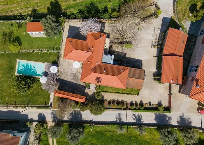 Casas De Vila Pouca