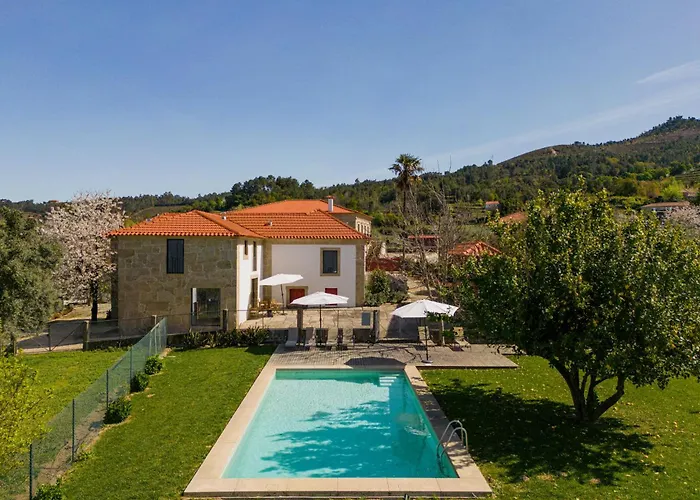 Casas De Vila Pouca