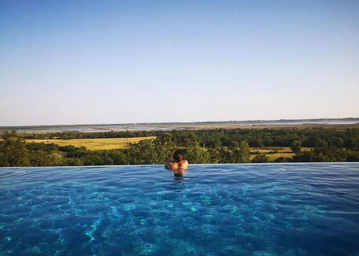 Solana's View - Ferienhäuser in ruhiger Lage, mit einer einzigartigen Aussicht, Infinity Pool, Free Parking und Wlan Ulcinj mit Pool