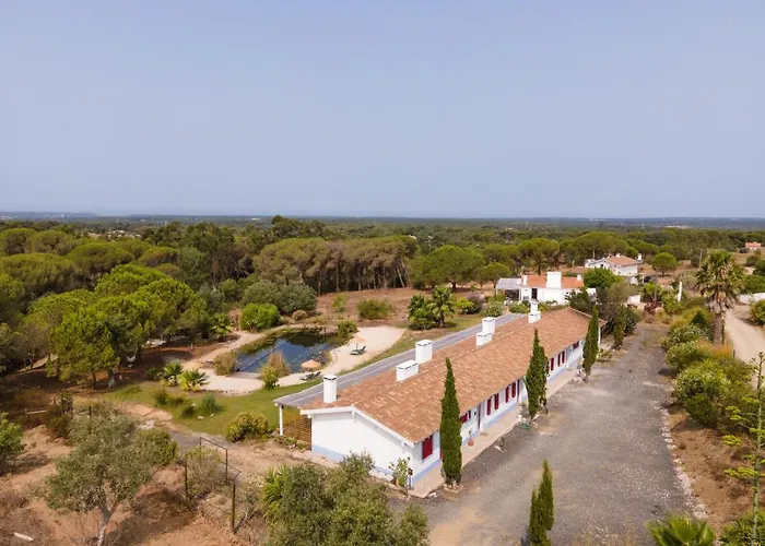 Nômade Melides Eco Lodge com Piscina