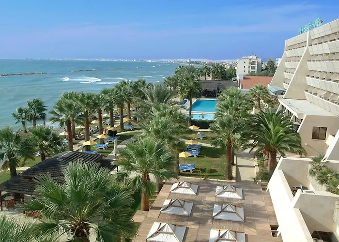 Palm Beach Hotel & Bungalows