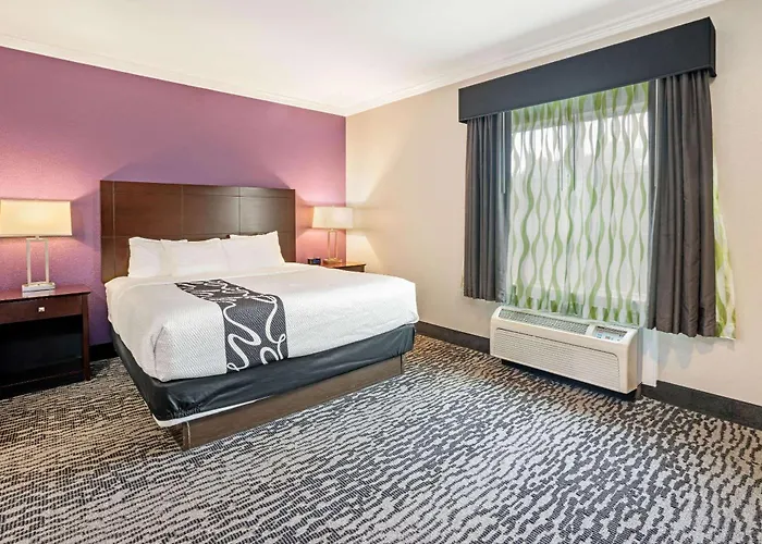 La Quinta By Wyndham Houston - Magnolia Hotel