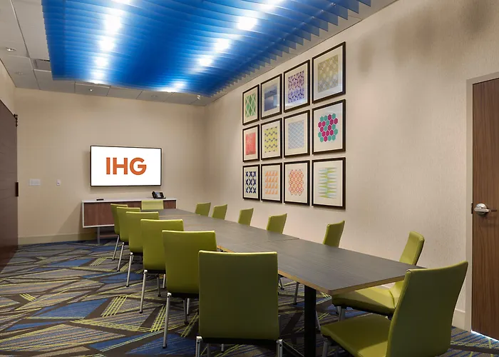 Holiday Inn Express & Suites - Fayetteville South By Ihg