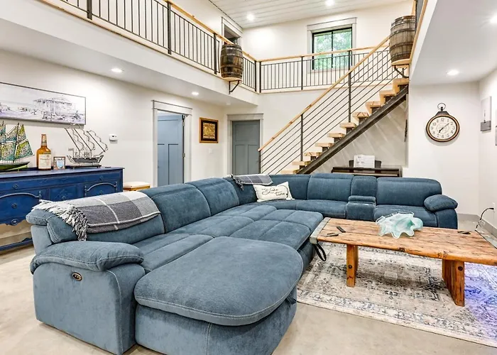 Newly Built West Branch Retreat With Private Patio! Villa