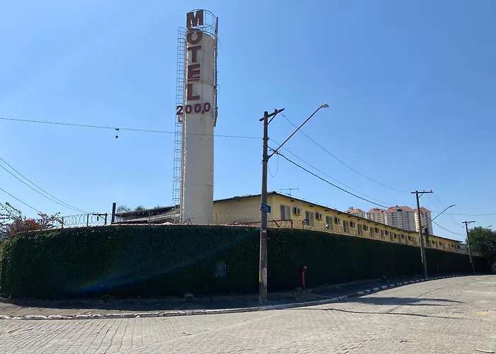 Motel 2000