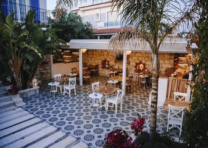 Tarcin Alacati Otel