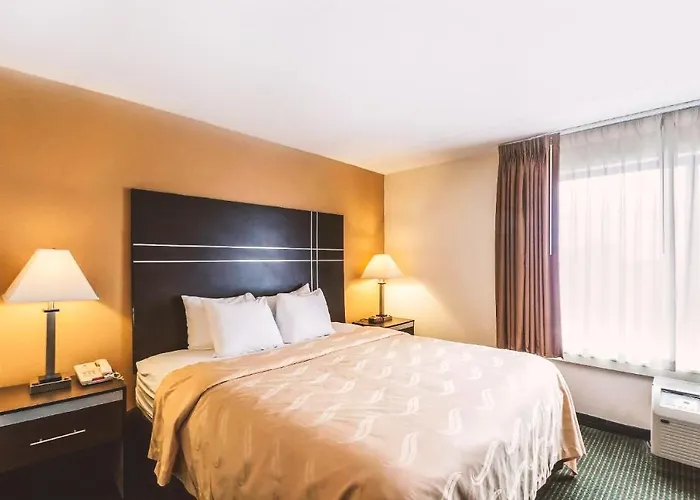 Norwood Inn & Suites Milwaukee Butler