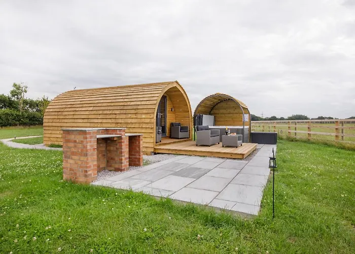 Little Meadow Pods With Hot Tub Hotel Wilberfoss