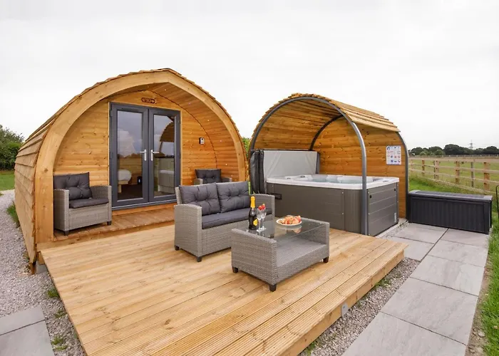 Little Meadow Pods With Hot Tub Hotel Wilberfoss