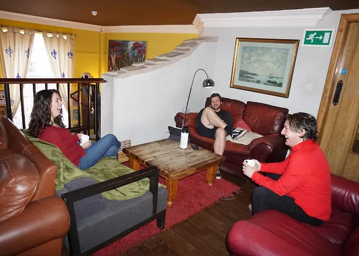 Castle Rock Hostel - Adults Only