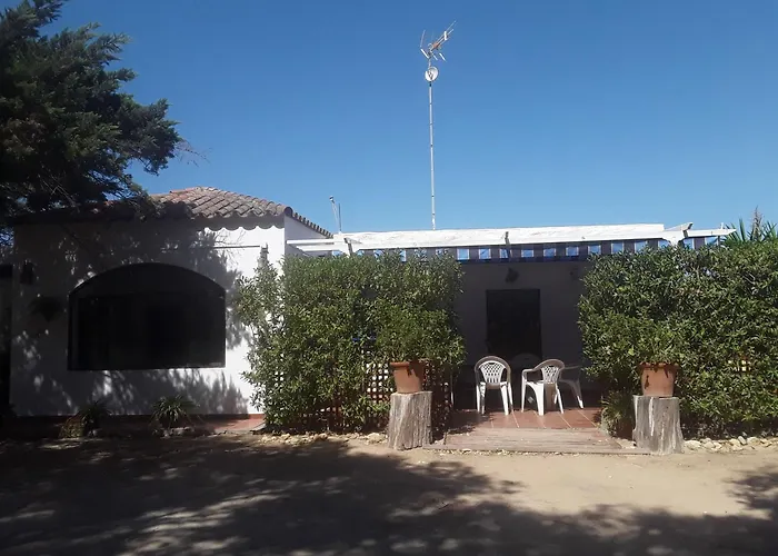 En Finca Las Dunas Dos Chalets Con Jacuzzis En Primera Linea De Playa , Uno De 4 Dormitorios Y Otro De 2 Dormitorios, Llama Al Seiscientos Veintisiete Cuatrocientos Diecisiete Trescientos Noventa Y Ocho Rota