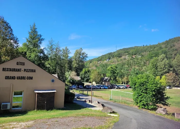 Village 17 gites, Piscine, Restaurant , 2 gites avec SPA, 4km de Conques