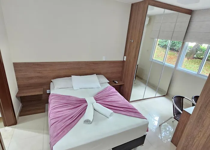 THE SUN RESORT, SHTN TRECHO 2, ENXOVAL DE CAMA E BANHO, PISCINA AQUECIDA, VAGA DE GARAGEM, ACADEMIA, LAVANDERIA, CONVENIÊNCIA 24h, WI-FI, SMART TV, QUADRA DE AREIA, RECEPÇÃO 24h BY REI DOS FLATS Brasília
