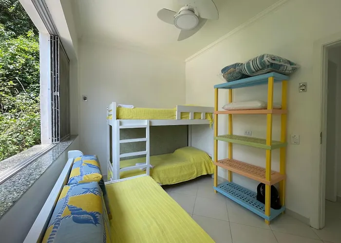 Apartamento Maré Mansa a 30 metros da praia Mansa em Caiobá com Wifi