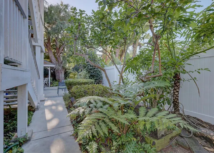 Pelican Cove Inn