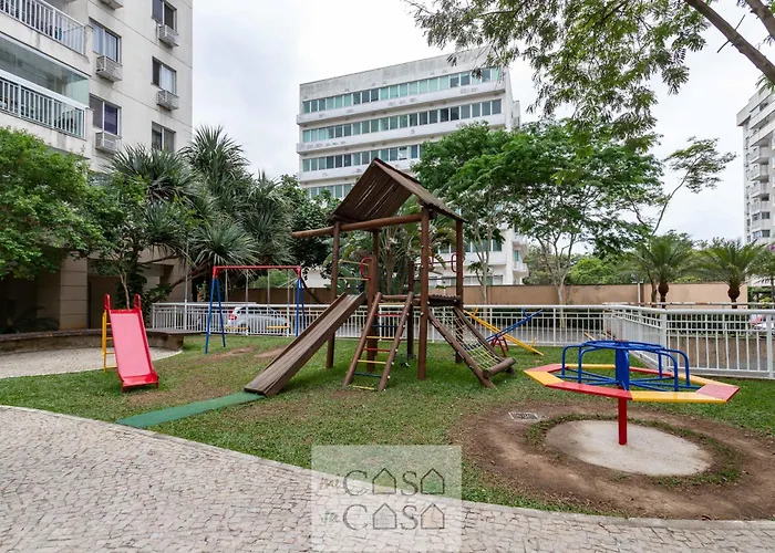 2 Quartos com Varanda a 300m RioCentro Wi-Fi 120mbps e Cozinha Completa - Condomínio com Piscina, Estacionamento, Portaria 24h e Parquinho Infantil - Apartamento indicado para Grupos, Hóspedes a Trabalho e Crianças Rio de Janeiro