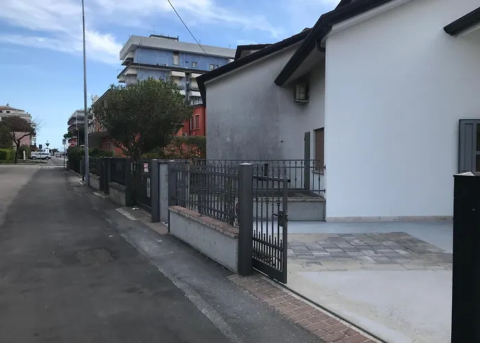 VILLINI OASI - CASETTA VICINO AL MARE CON scoperto esclusivo DA COLLA Lido di Jesolo