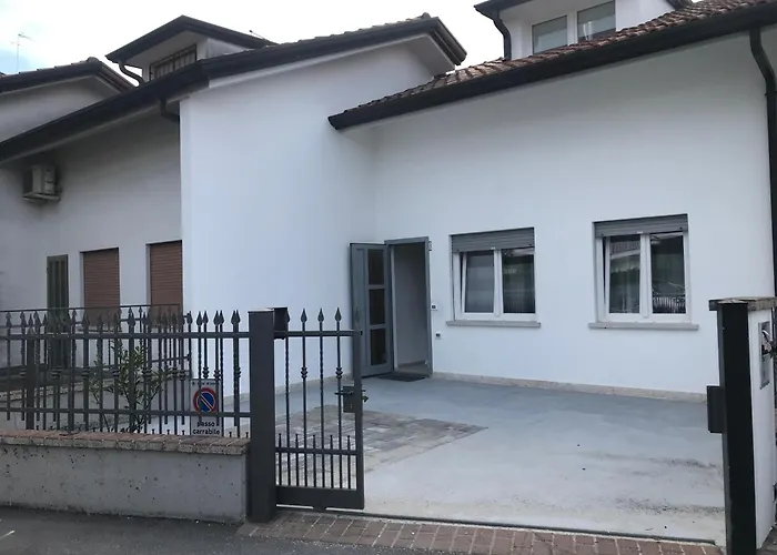 VILLINI OASI - CASETTA VICINO AL MARE CON scoperto esclusivo DA COLLA Lido di Jesolo
