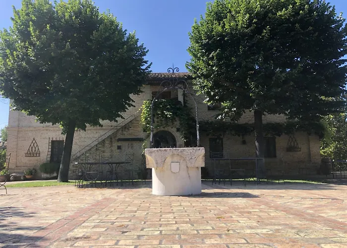 Le Case Resort Macerata con Piscina