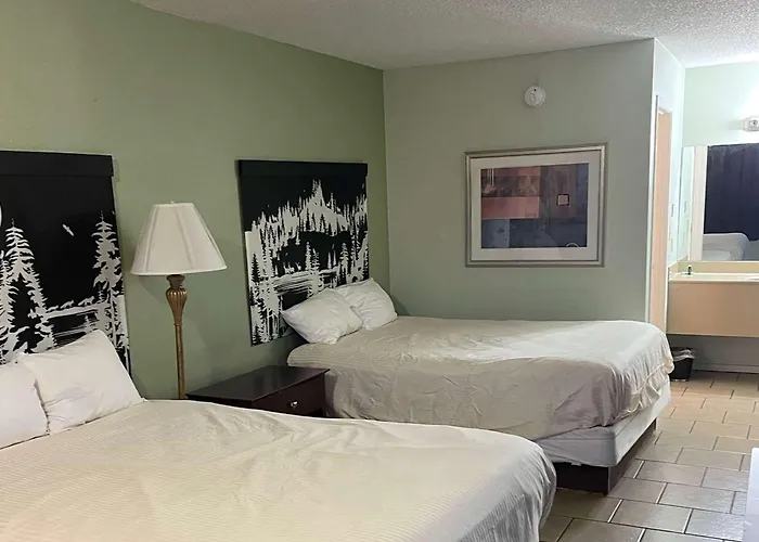 Days Inn By Wyndham Branson Near Theatre District