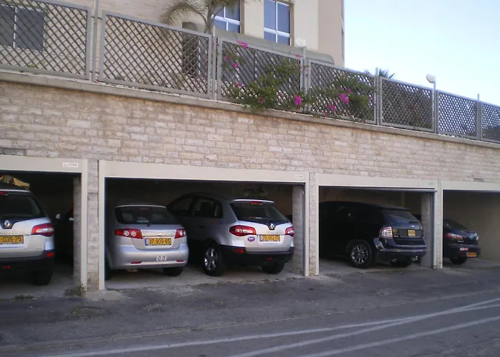 Marom Hotel