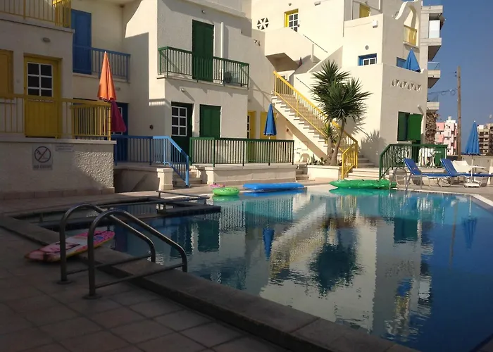Sea N Lake View Hotel Apartments Larnaka