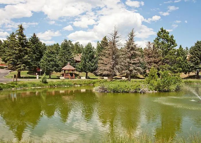 Pet friendly Discovery Lodge Estes Park