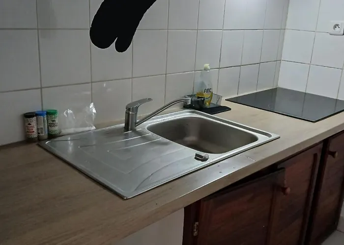 Boutique blue&yellow, appartement au calme, avec piscine, WIFI Saint-Denis