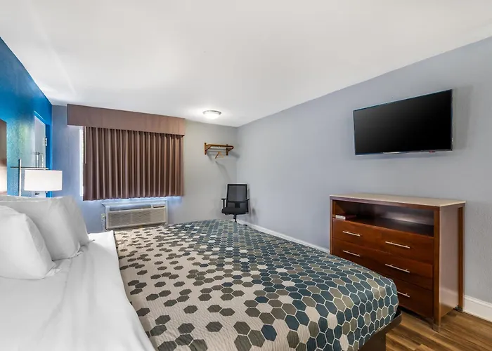 Econo Lodge Inn & Suites Virginia Beach - Norfolk