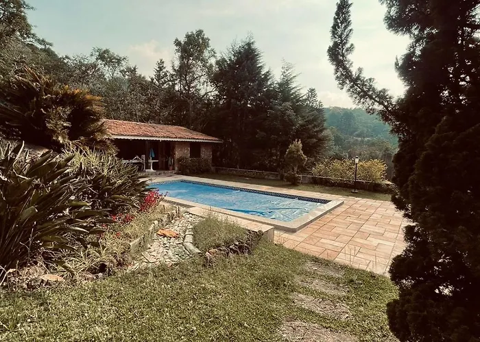 Chale Em Atibaia Vila com piscina