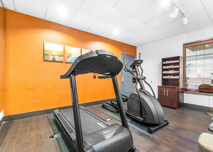 Comfort Suites Jackson I-40 With Golf Course