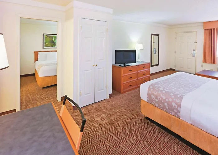 Hotel Super 8 By Wyndham San Antonio Near Seaworld Ingram Park