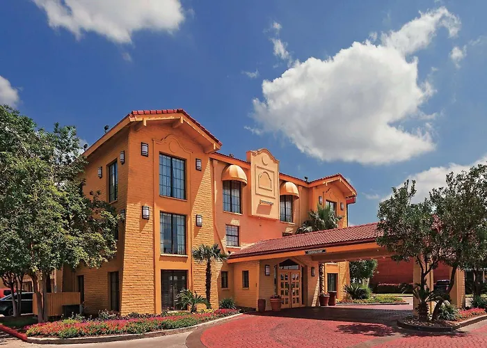 Hotel Super 8 By Wyndham San Antonio Near Seaworld Ingram Park