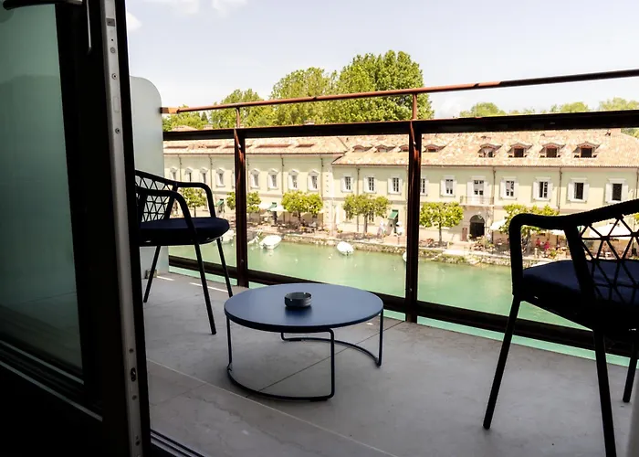 C House Rooms Lake Peschiera del Garda