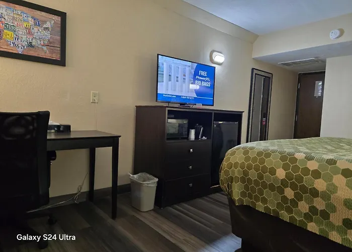 Econo Lodge Inn & Suites Mason City - Clear Lake