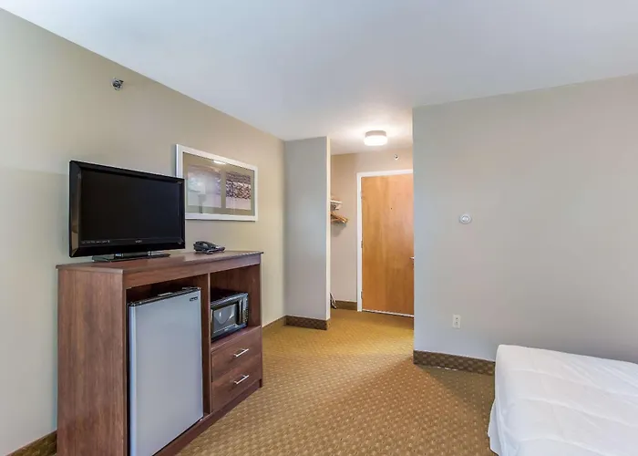 Quality Inn & Suites Gorham Riverside