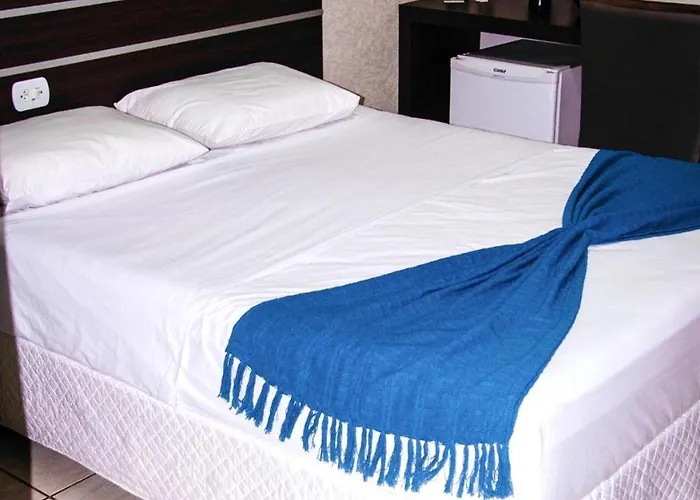 Papagaio Hotel Guaíra