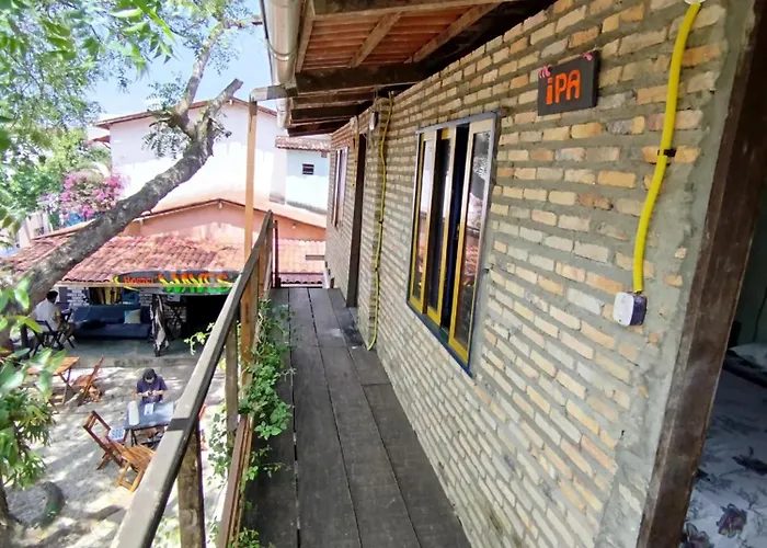 Waves Hostel & Pub