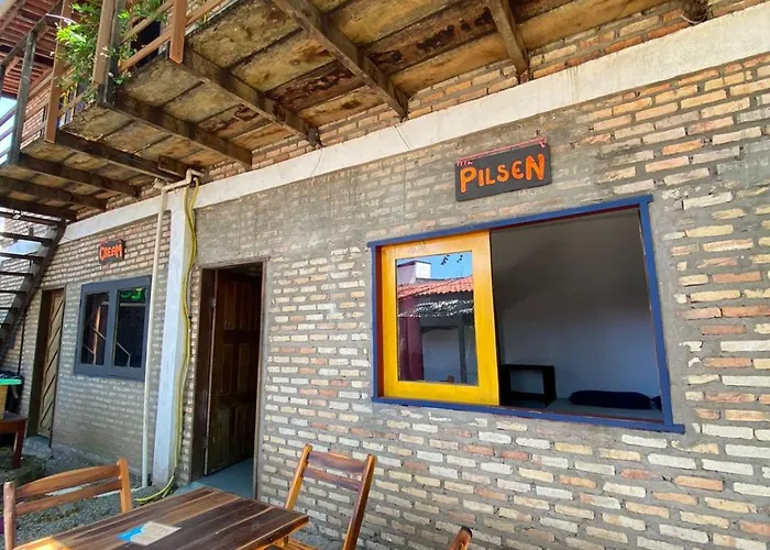 Waves Hostel & Pub