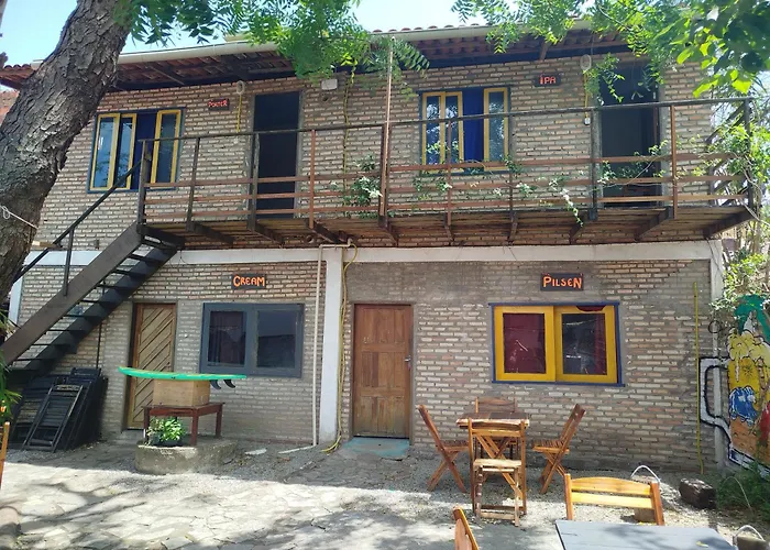 Waves Hostel & Pub