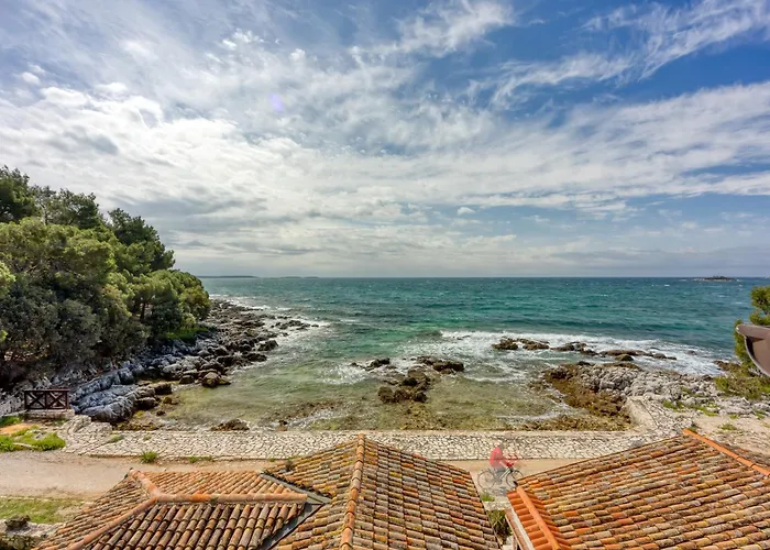 Cuvi Beach Apartments
