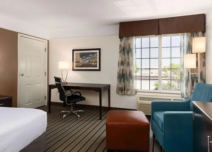 La Quinta By Wyndham Bakersfield North Hotel