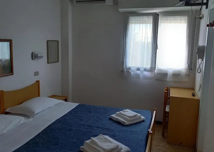 Hotel Serafini Misano Adriatico Con una pista da Golf