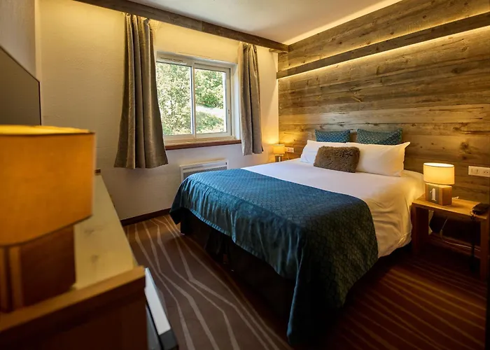 Hôtel Le Grand Tétras Font Romeu Con una Pista de Golf