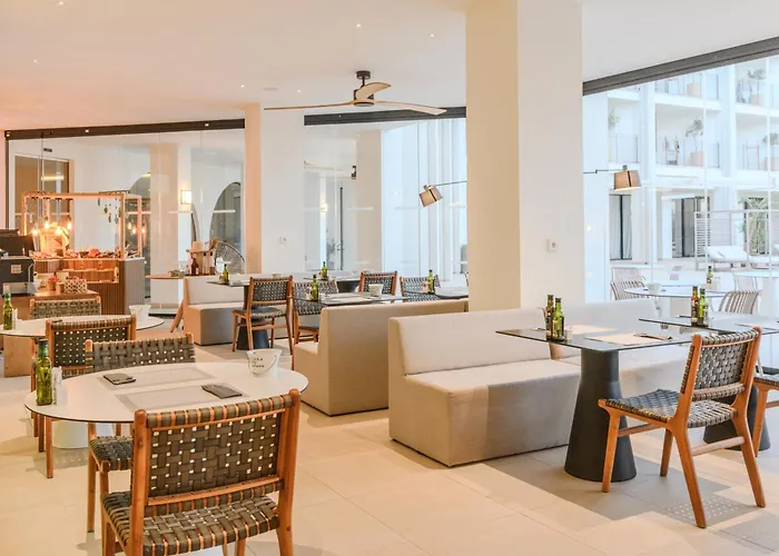 Hotel & Spa Blau Parc San Antonio Abad - un Hotel de 4 estrellas