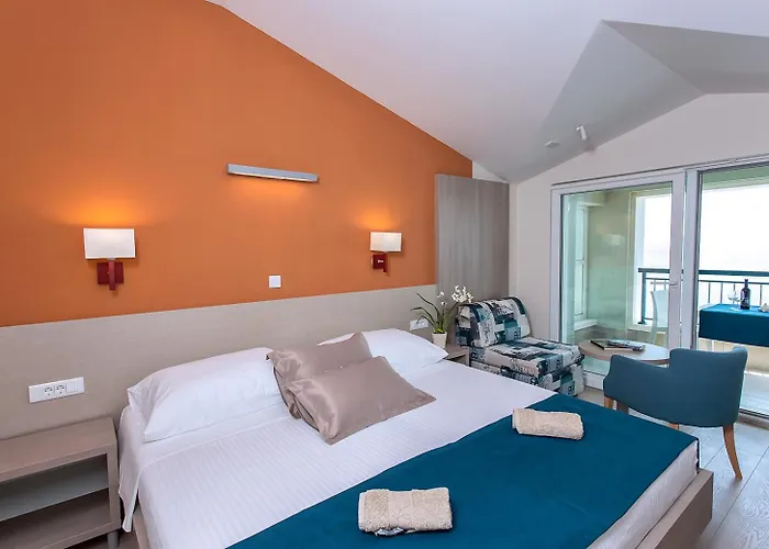 Apartments Villa Loznica Brela