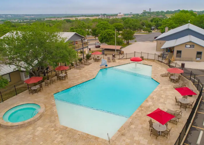 Sun Retreats Texas Hill Country Hotel New Braunfels