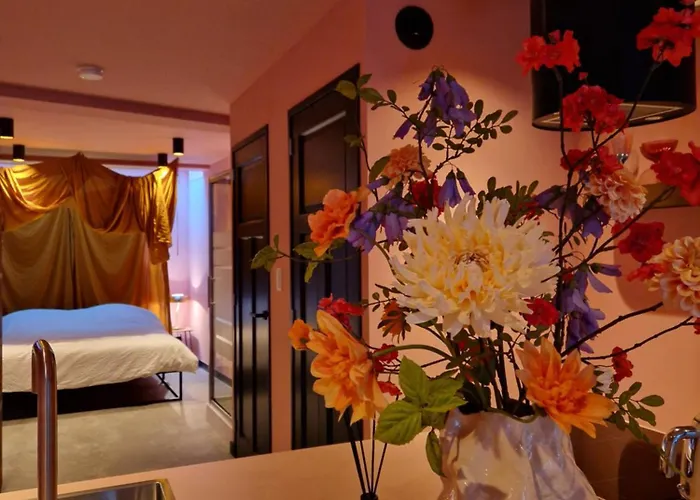 Flossy Bed & Boutique